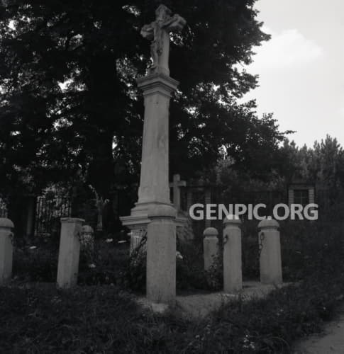 Kríž na cintoríne.
