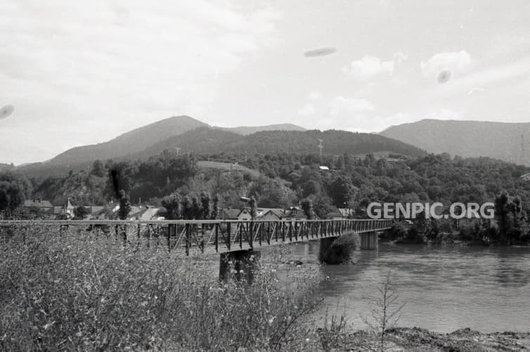 Most cez rieku Váh.