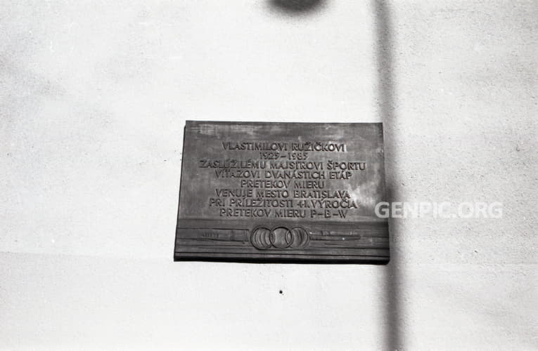 Vlastimil Ruzicka (road racing cyclist) - Commemorative plaque.