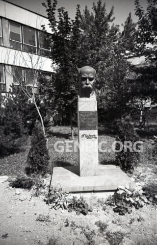 Taras Hryhorovych Shevchenko - Bust (monument).