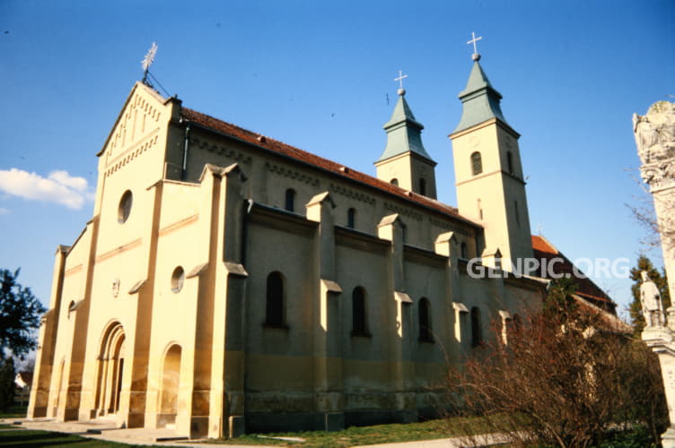 Rímskokatolícky kostol Panny Márie Nanebovzatej.
