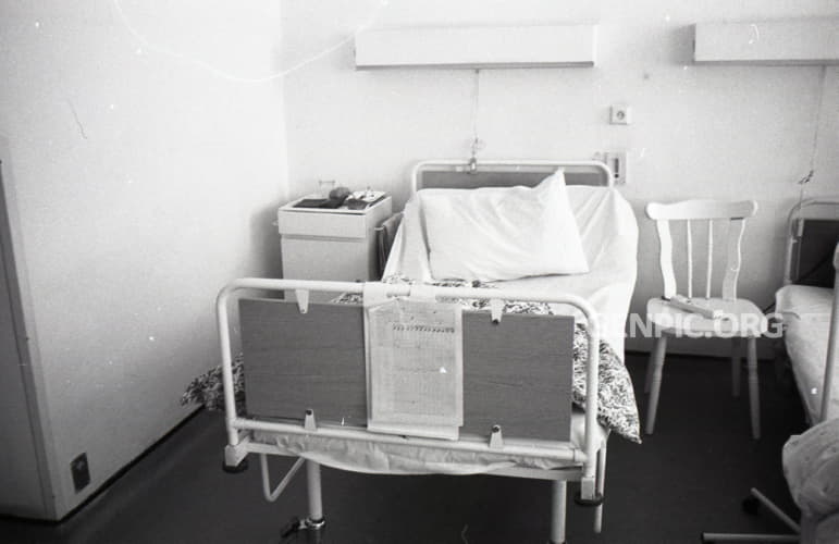 Železničná nemocnica a poliklinika. Nemocničná izba.