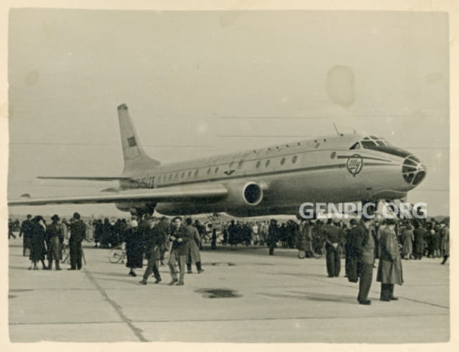 Sovietske lietadlo TU-104 na letisku Bratislava.