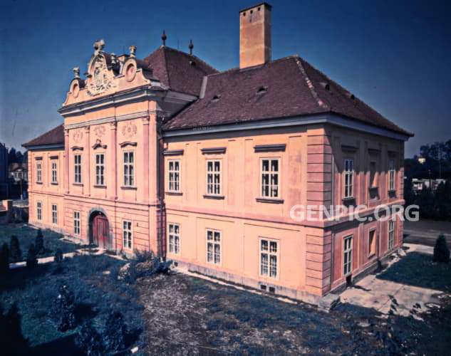 The Zitnoostrovske Museum (The Yellow Mansion).