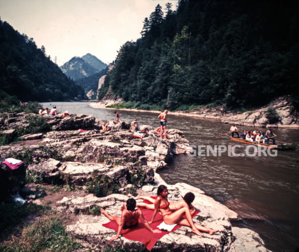 Floating the Dunajec on wooden raft.