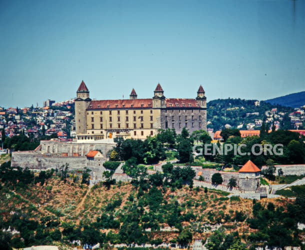 Pohľad na mesto z Mosta SNP (UFO) - Bratislavský hrad.