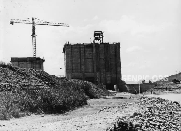Construction of the Liptovska Mara dam.