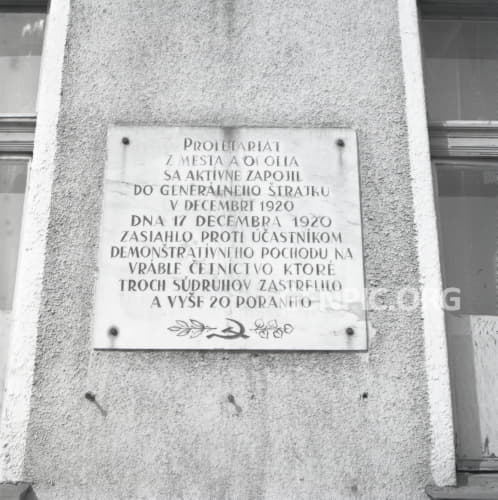 Commemorative plaque in honour of the General strike in 1920.