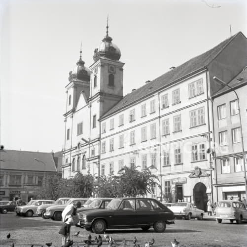 Piaristický kostol svätého Františka Xaverského a Galéria Miloša Alexandra Bazovského.