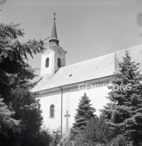 Rímskokatolícky farský kostol sv. Margity Antiochijskej.