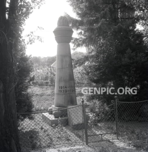 Pomník Obetiam 1. a 2. svetovej vojny (Pamätník obetiam vojen).