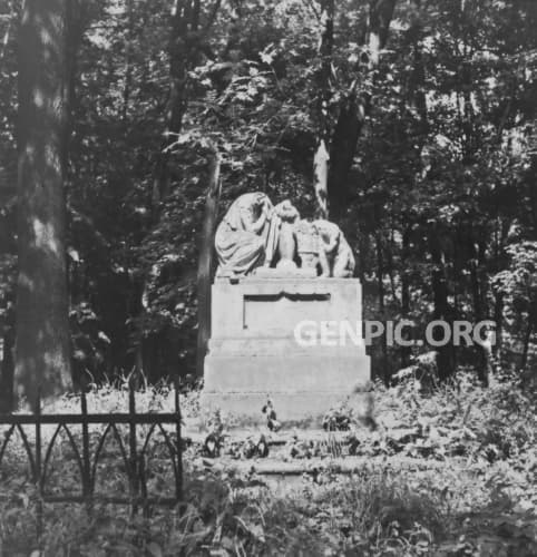 Botanical Park - Tombstone of Count Aspremont.