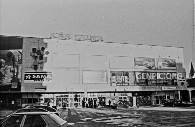 Shopping Mall Modry Dunaj (Kek Duna).