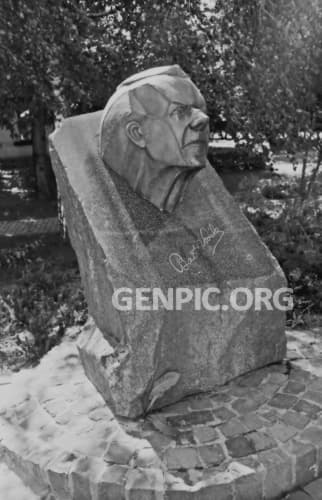 Statue of Bela Bartok.